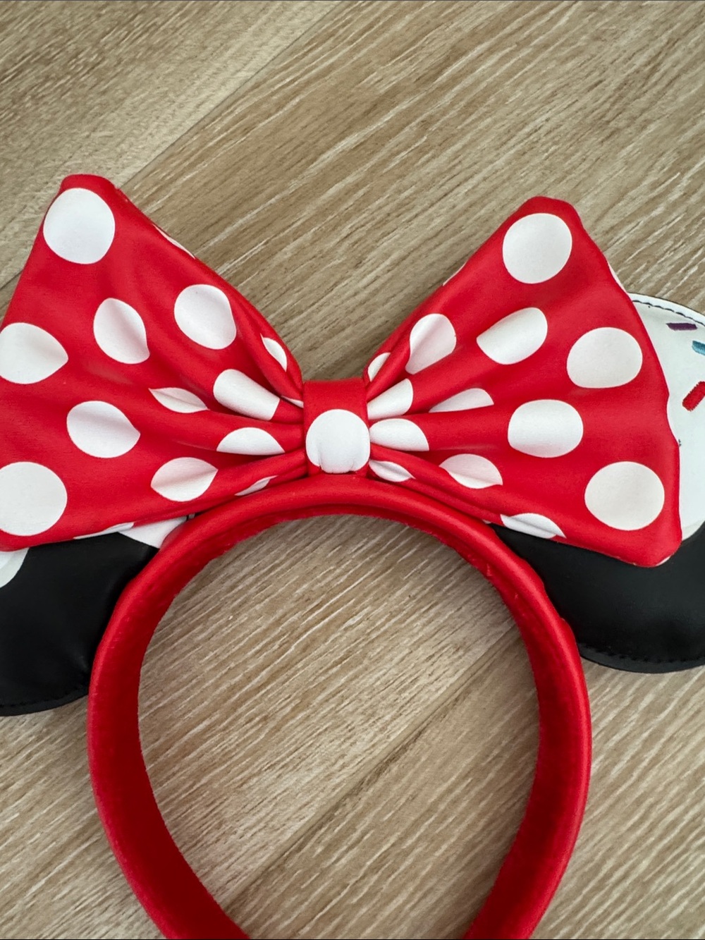 Loungefly x Disney Minnie Sprinkle Cupcake Ears - Picture 4 of 11